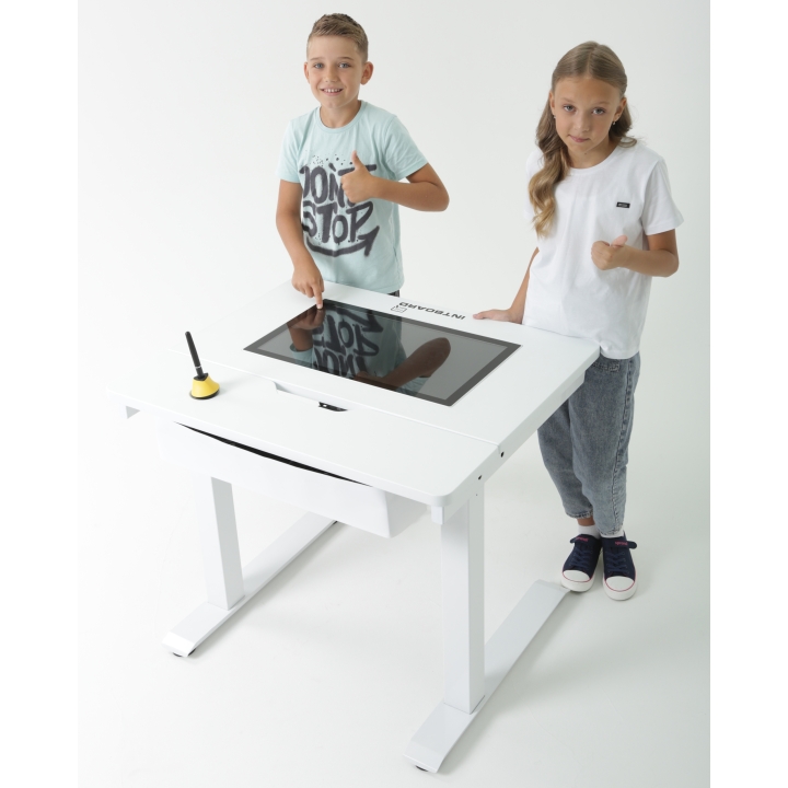 Interaktywne biurko INTBOARD 24″ | Nowoczesna nauka wspierająca rozwój dzieci